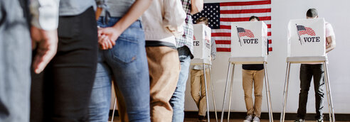A line of Americans waiting to vote in an election.